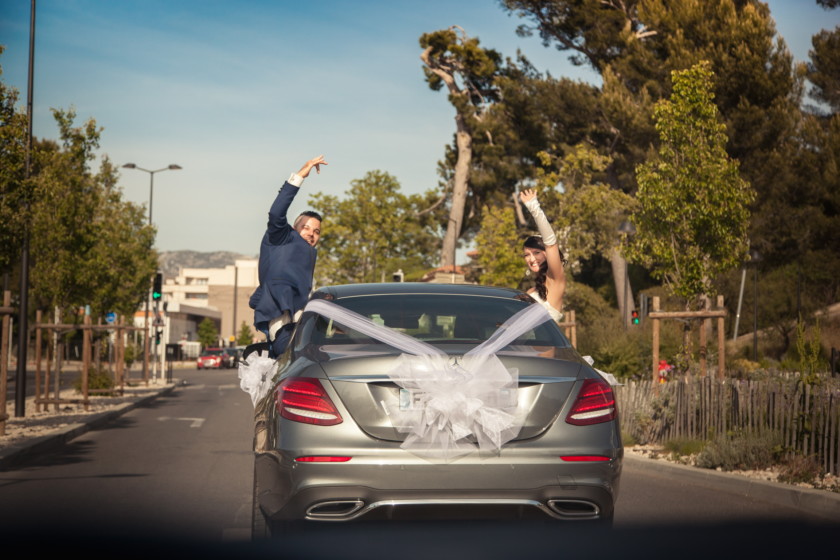 Photo de mariage lors d'un cortège